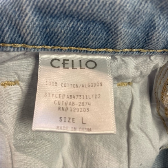 Cello Women's Distressed Cut Off Denim Shorts Size Large - Picture 9 of 13